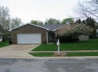 1371 Mill Pond Rd, Bourbonnais, IL 60914