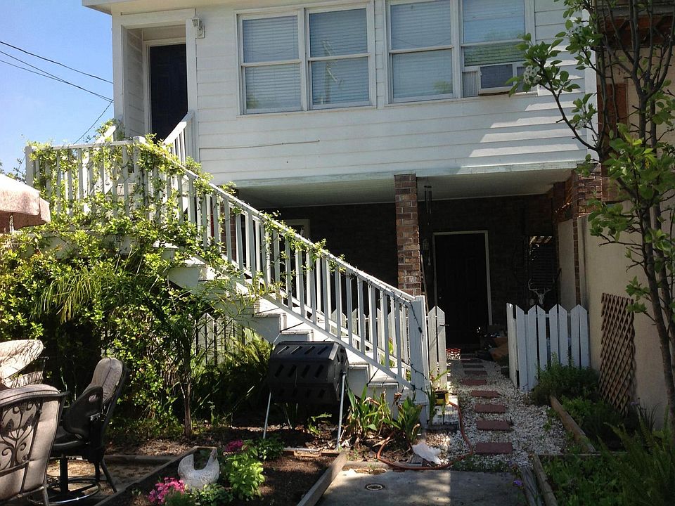 Rear entrance and courtyard