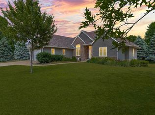 15 Cougar Pl, North Liberty, IA 52317