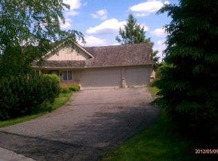 141 S Shore Ct, Chanhassen, MN 55317