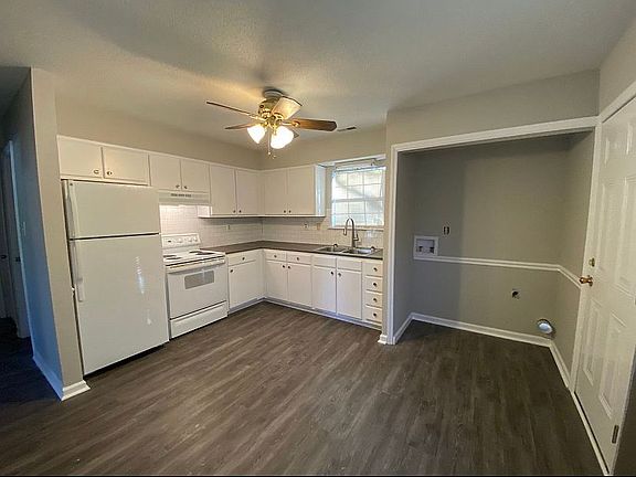3rd image of 1805 Majestic Dr