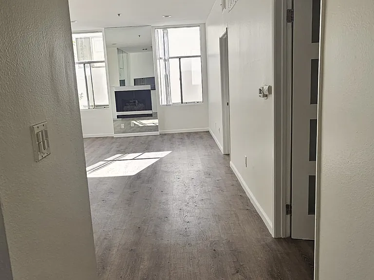 125.5 N Doheny Dr #304 — Photo 2