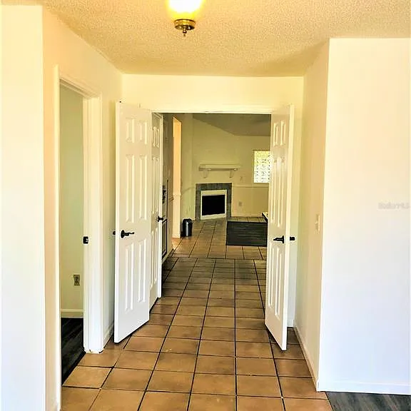 1005 Aviles Ct — Photo 2
