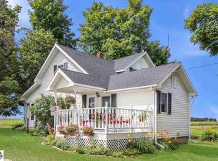 552 W Center Rd, Kingsley, MI 49649