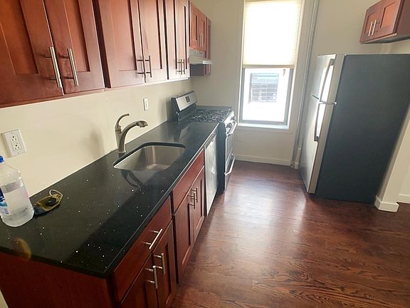 3rd image of 860 Nostrand Ave APT 10