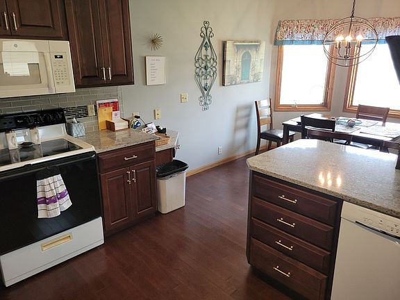 2nd image of 1405 Lorianna Ct