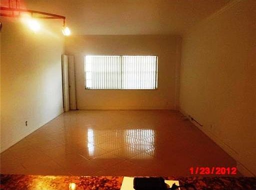 4th image of 1455 N Treasure Dr APT 1B