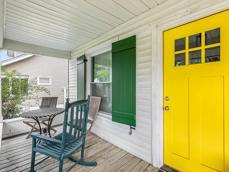 211 Catalpa Dr — Photo 22