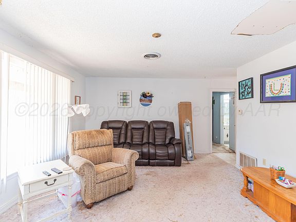3rd image of 900 S Madden St