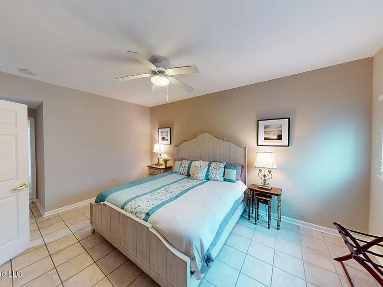 2230 Beach Dr #301 — Photo 19