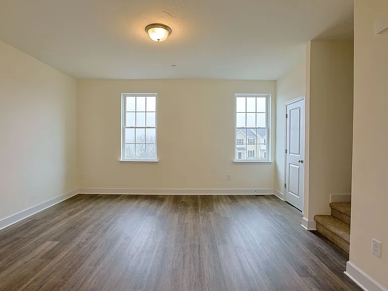 185 Holstein Dr — Photo 2