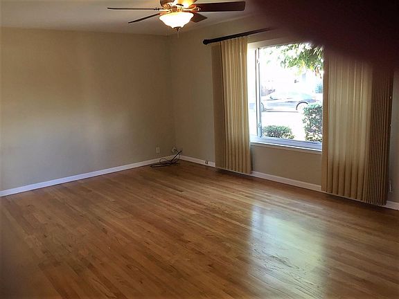 4th image of 1598 Amesbury Way