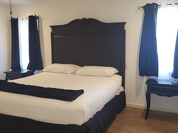 2nd image of 3024 Napoleon Ave #A
