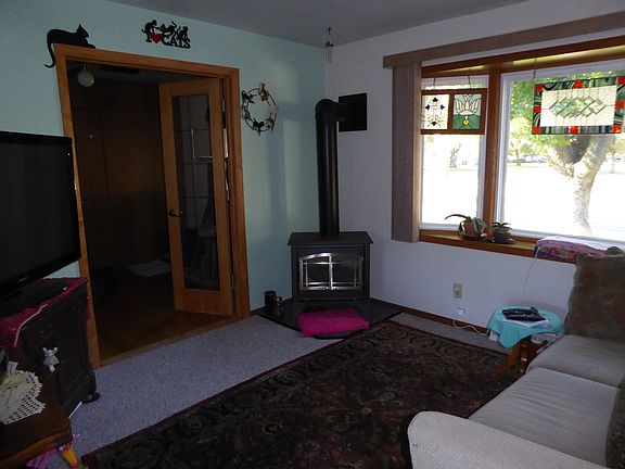 2nd image of 701 14th St SE