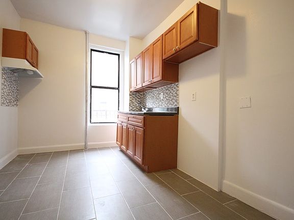 5th image of 1145 Clay Ave APT 9