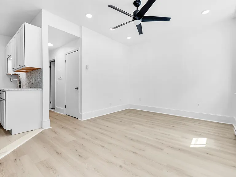 142 S 6th St #1 — Photo 11