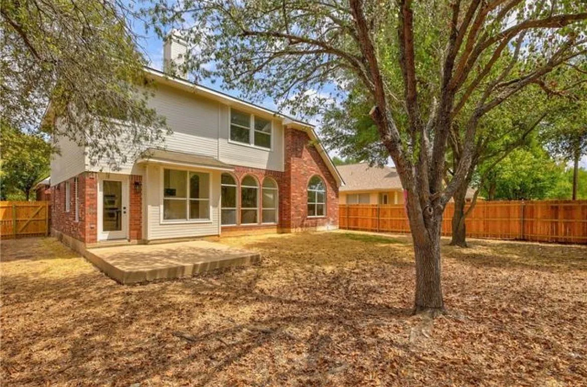 5 bed, 3.0 bath, 2850 sqft, $2,650 — Photo 3