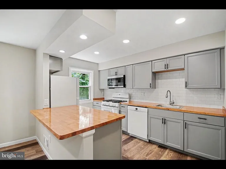 14658 Bakersfield St — Photo 3