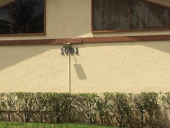 2nd image of 1091 Summit Place Cir APT C