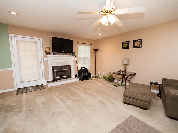 5th image of 251 Lynhaven Dr
