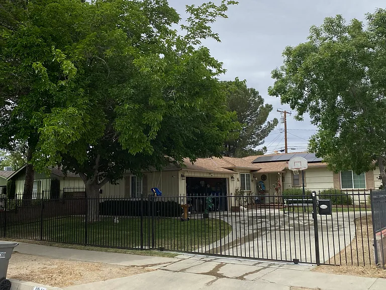 1341 W Kildare St — Photo 3