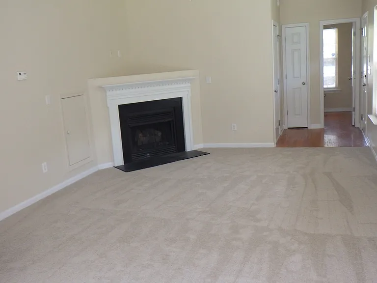 381 Woodson Dr — Photo 6