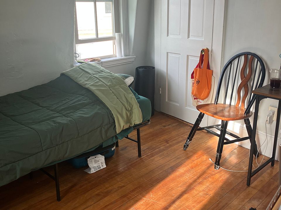 2nd image of 213 Brackett St #3