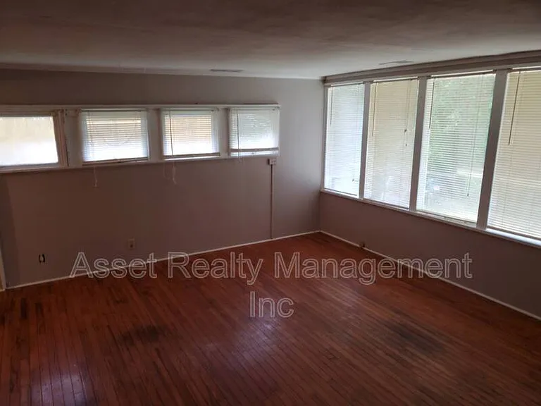 126 Wellington Cir — Photo 12
