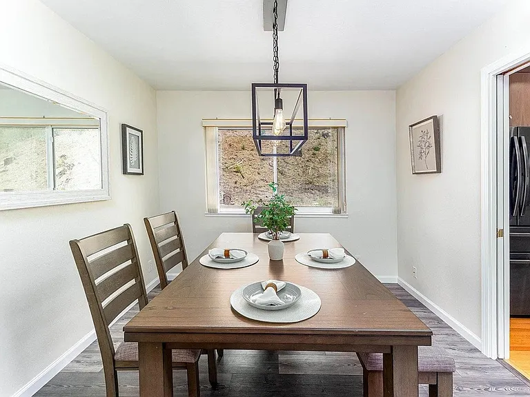 7684 Surrey Ln — Photo 4