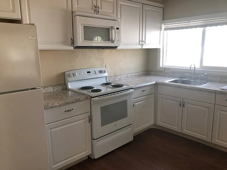 519 N Hartford St #110 — Photo 4