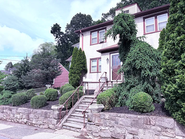 Wallace St — Photo 1