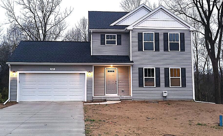 2nd image of 527 Douglass Ct