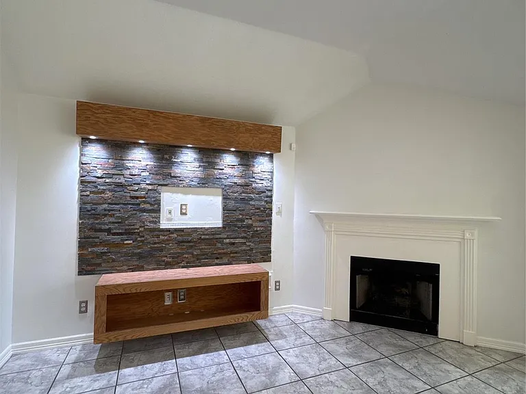 3210 Woodcreek Glen Ln — Photo 4