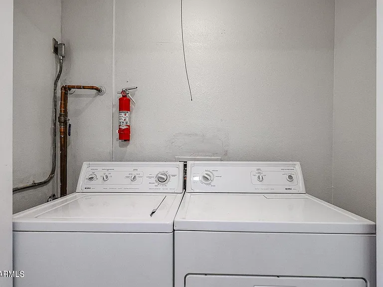 194 Laguna Dr E — Photo 2