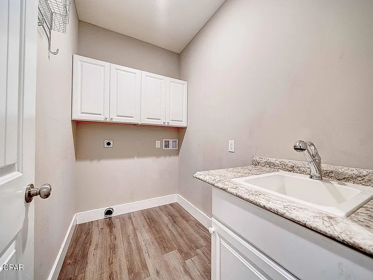 194 Escanaba Ave — Photo 34