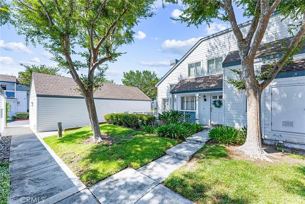 2 bed, 2.5 bath, 1052 sqft, $3,500 — Photo 3