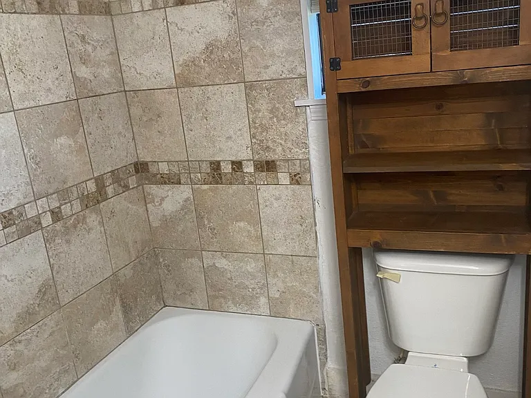 E 32nd Pl — Photo 10