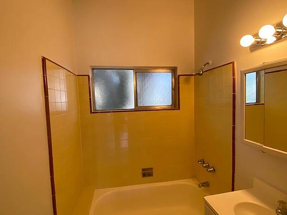 5th image of 941 N San Vicente Blvd