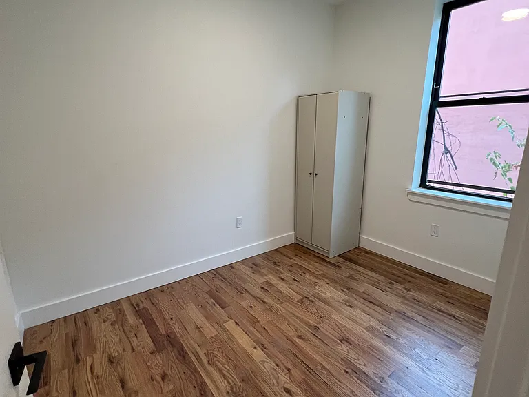 1352 Franklin Ave #2 — Photo 4