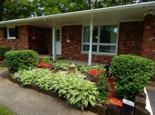 8550 Elm Valley Rd, Three Oaks, MI 49128