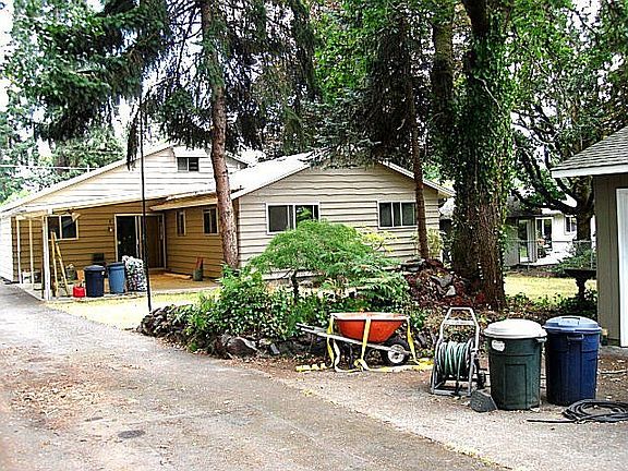 5th image of 2975 SE Laurelwood Dr