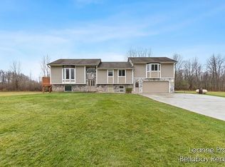 108 13th St, Plainwell, MI 49080