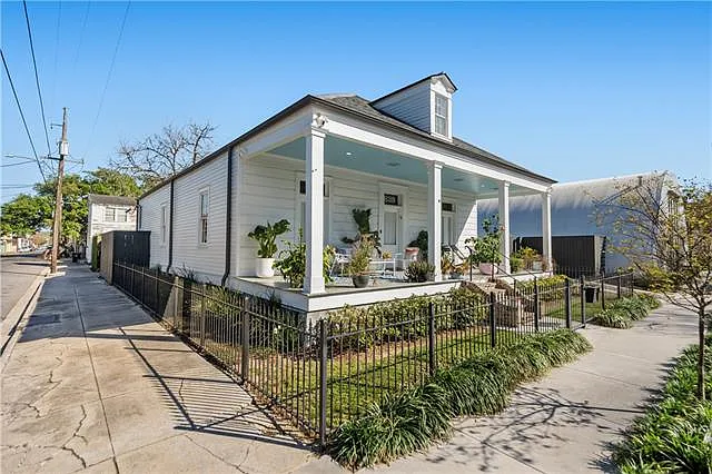 4 bed, 3.5 bath, 3300 sqft, $6,900 — Photo 3