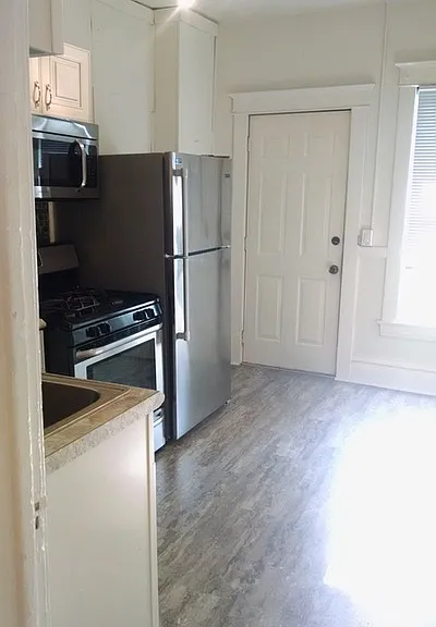 635 Adams St NE — Photo 2