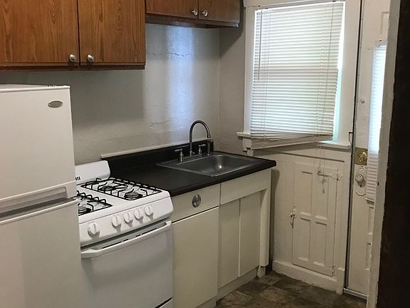 4th image of 814 E 43rd St APT 3