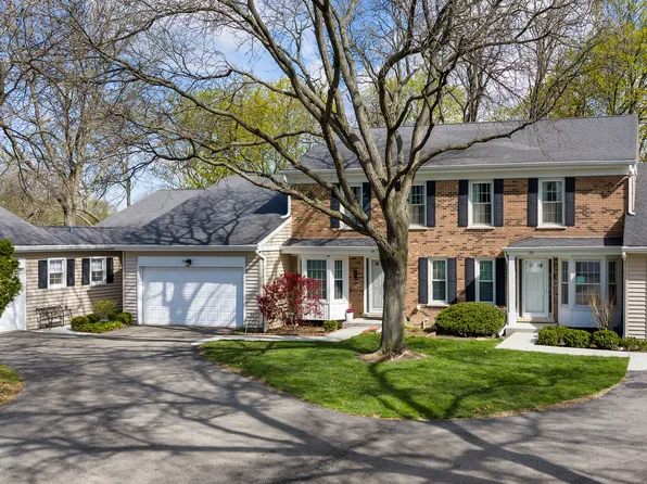 19 The Court Of Greenway #19, Northbrook, IL 60062