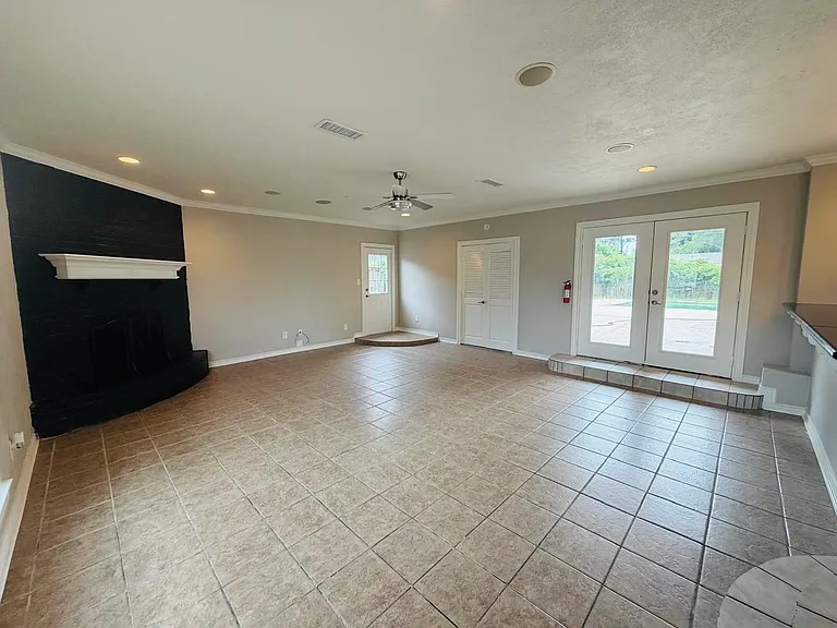 5080 Browning Dr — Photo 2