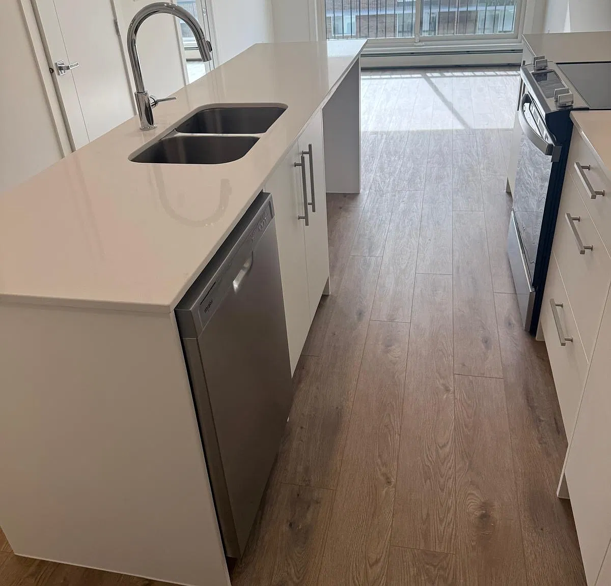 2 bed, 624 sqft, $1,850 — Photo 2