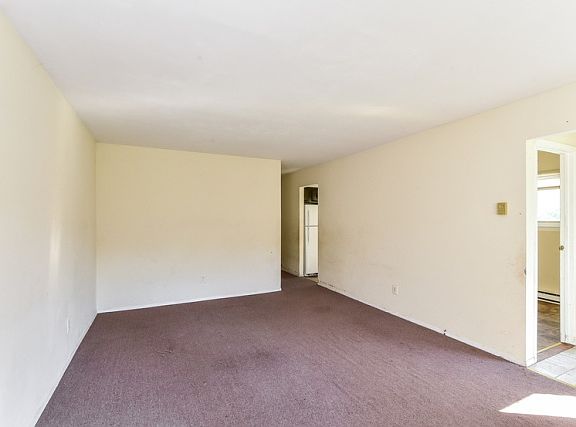 5th image of 17 Brushwood Dr