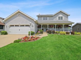 2720 Mockingbird Dr, Crown Point, IN 46307